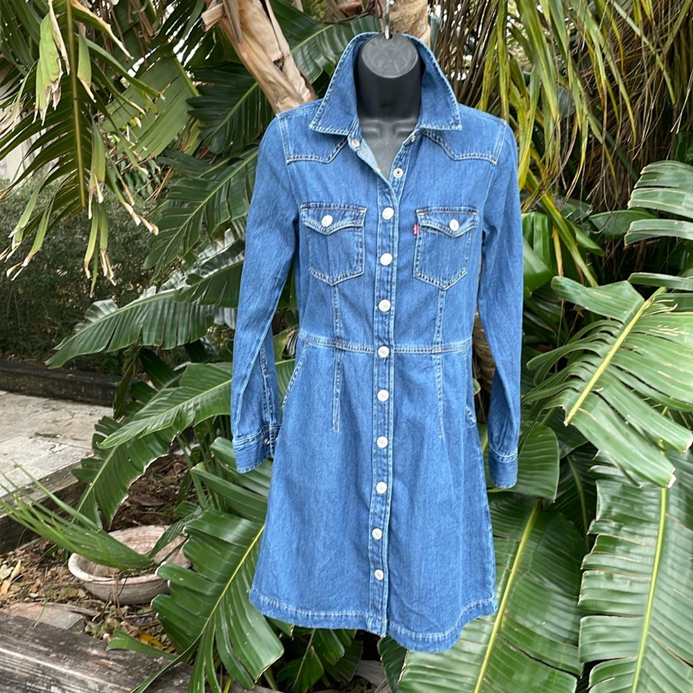 Levi’s medium wash snap front denim dress